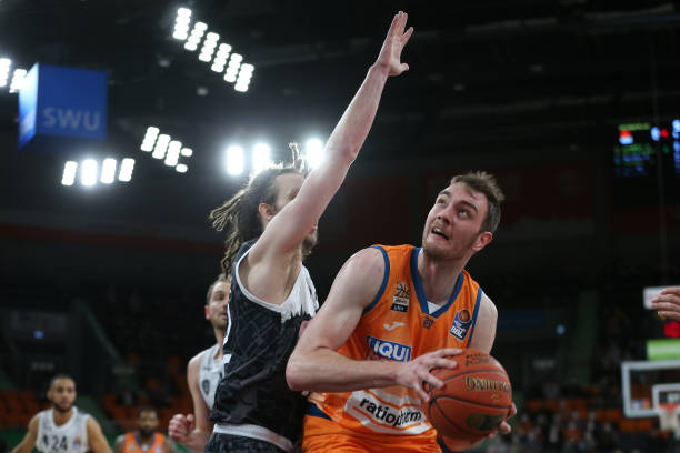 际赛场上目 际赛场上目