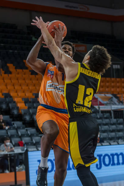 效力的西班 效力的西班