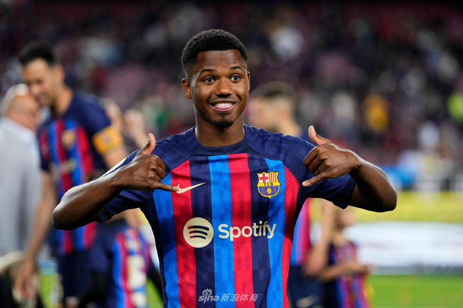 他用行动诠 他用行动诠